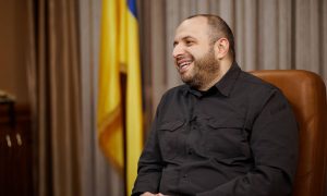 «Готовится удрать»: главу МО Украины Умерова поймали на желании сбежать из страны