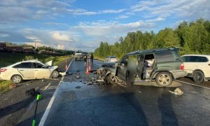 «Ехали домой с вахты»: три человека погибли в лобовом столкновении с Land Cruiser в Тюменской области