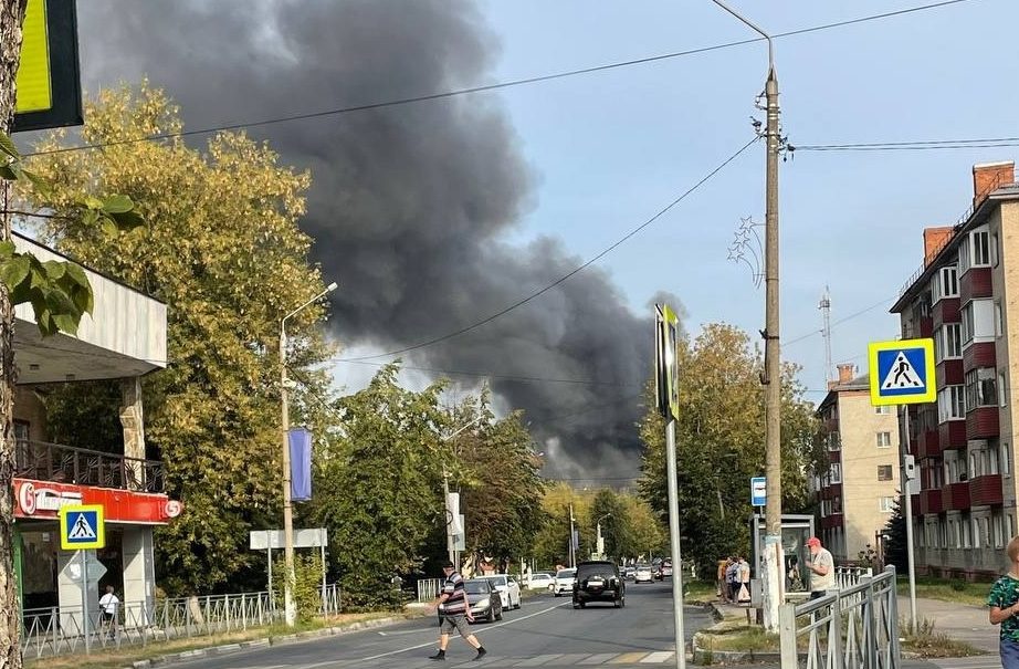 Крупный пожар на мебельном производстве в Подмосковье удалось локализовать 