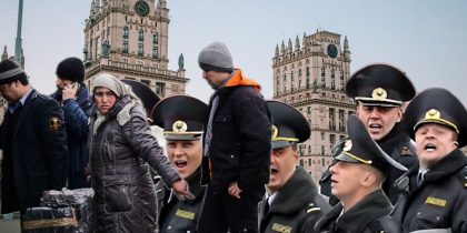 Пинком под зад: как в Беларуси с помощью законов покончили с преступностью мигрантов и диаспор