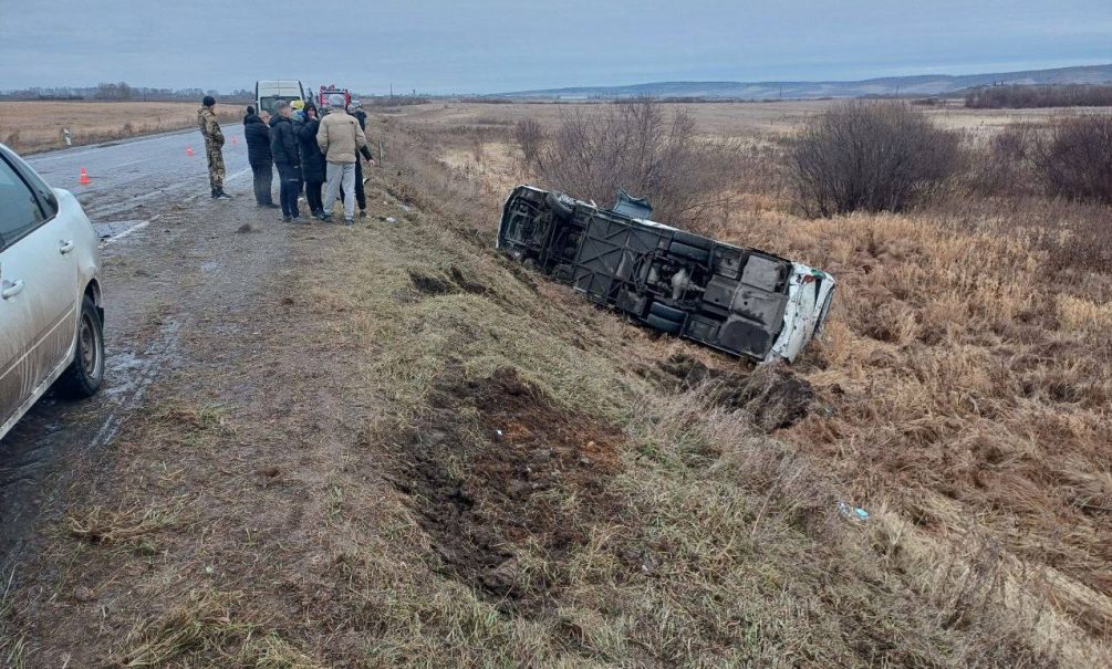 18 человек пострадали в аварии с пассажирским автобусом под Красноярском 