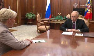 «Новая элита страны»: Путин назначил мать погибшего героя СВО врио главы Еврейской АО