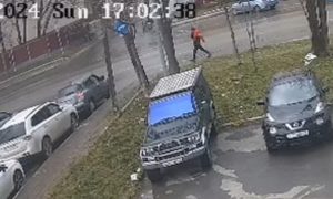 На Сахалине угнали машину с ребенком внутри: видео последствий 