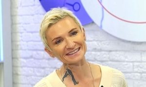 Диана Арбенина упала с балкона в зал во время выступления в Санкт-Петербурге: видео