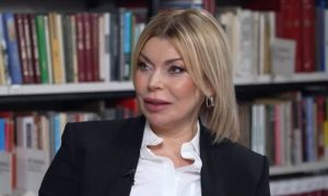 «Ещё бы полсантиметра, и был бы протез»: Лада Дэнс рассказала, как оказалась в инвалидном кресле