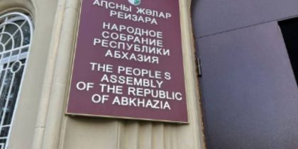 «Два папы»  для Абхазии – противоестественно: политолог об уроках, которые должна извлечь Россия