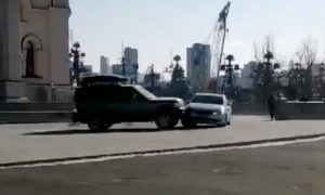 Взял на таран: во Владивостоке задержан лихач, пытавшийся въехать в храм на угнанном джипе