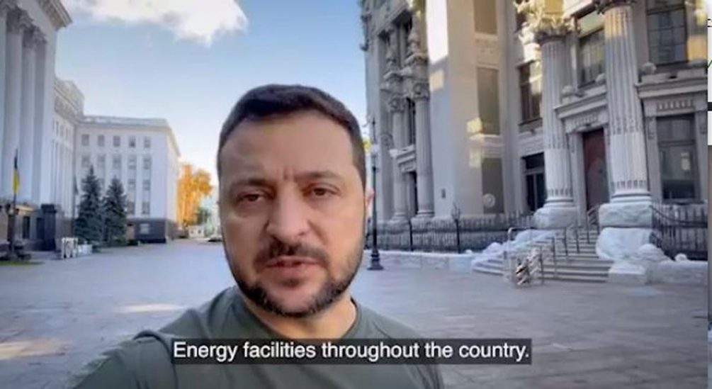 «Мы им тоже передадим привет»: Зеленский нагло угрожает России после паники в Киеве