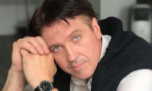 Актер Денис Матросов влетел на Porsсhe в полицейскую машину: сотрудник находится в тяжелом состоянии