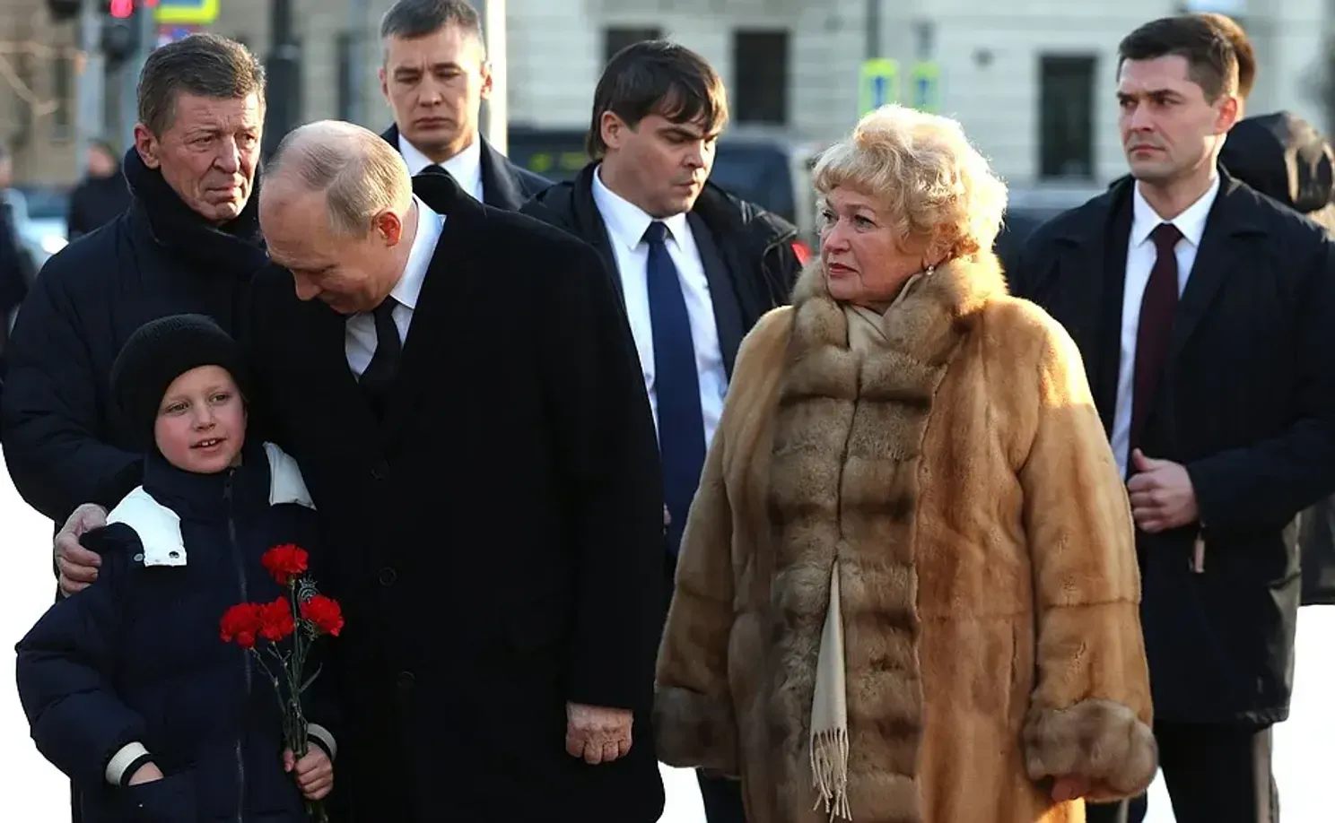 Собчак встретилась с Путиным в годовщину смерти отца: за что она обижена на президента, правда ли его крестная дочь, и что связывало политиков