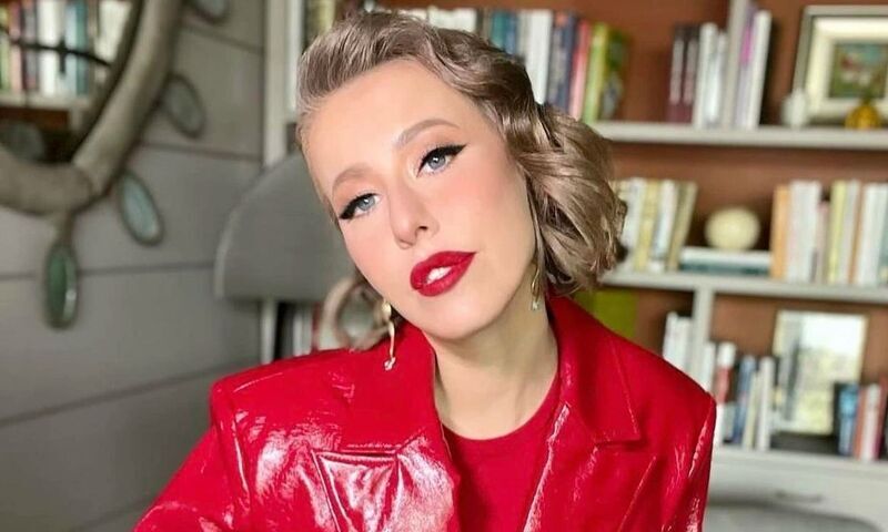 Ксения Собчак в образе кентавра появилась на Неделе моды в Москве: видео  