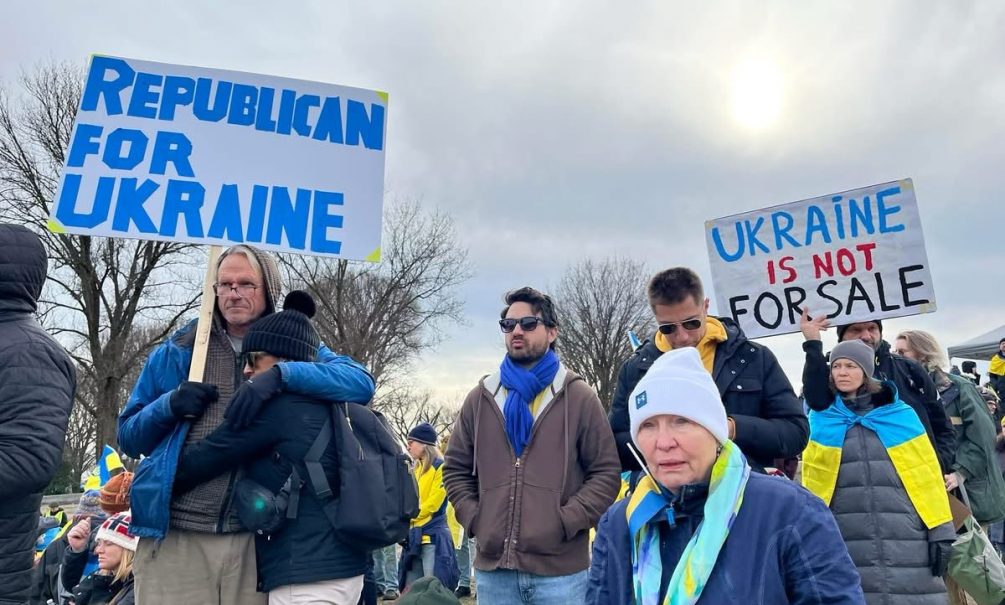 Зеленский заждался: недовольным политикой Трампа украинцам указали на дверь. Не на того нападали 