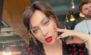 Довели до слез и заставили раздеться: в Сети появились противоречивые кадры с Самбурской