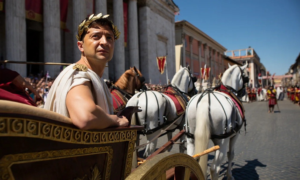 «В Киеве дух психиатрической клиники»: Зеленский примеряет лавровый венок и «мерится писюном» с Трампом 