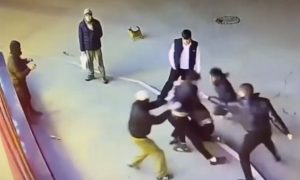 «Гасят толпой и бьют лопатами»: мигранты спровоцировали серию драк в Новосибирске