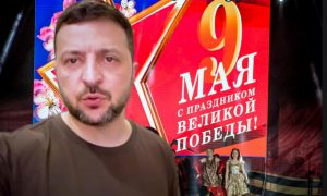 «А он под чем?»: Зеленский заговорил об ударе по параду в Москве — украинцы требуют его изолировать