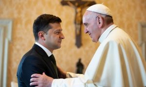 «Черная метка» от Франциска: Зеленский прилетел в Рим на собственные похороны