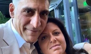 «Почему именно со мной?!»: Маргарита Симоньян расплакалась, говоря о лежащем в коме Тигране Кеосаяне