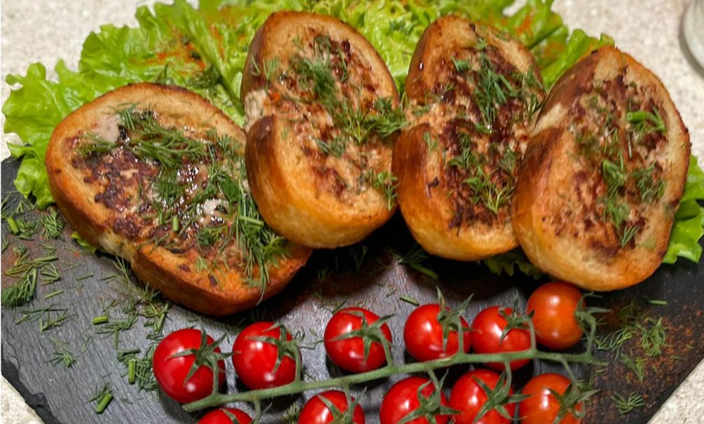 Ленивые мамины котлетки… сразу в батоне 