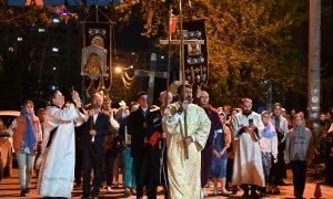 «Христос воскресе!»: россияне массово встречают светлую Пасху  