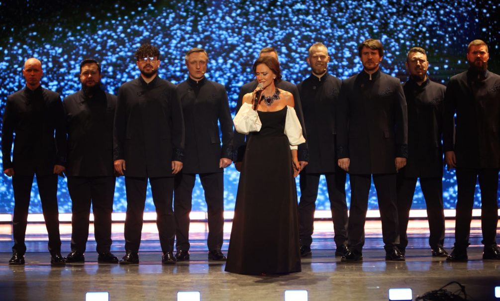 Елена Север впервые исполнила композицию «Верните память» на сцене Большого театра Елена Север впервые исполнила композицию «Верните память» на сцене Большого театра