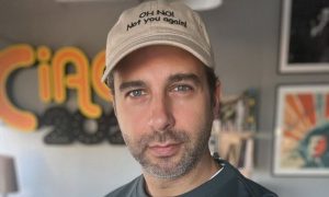 Иван Ургант высмеял самого себя на сцене в Израиле, перепев песню Пугачевой: видео 