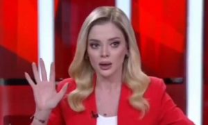 Дрожала от страха, но эфир довела: ведущая новостей из Стамбула застала мощное землетрясение прямо в студии