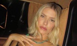 Елена Перминова вышла в свет в платье без белья: пикантное фото