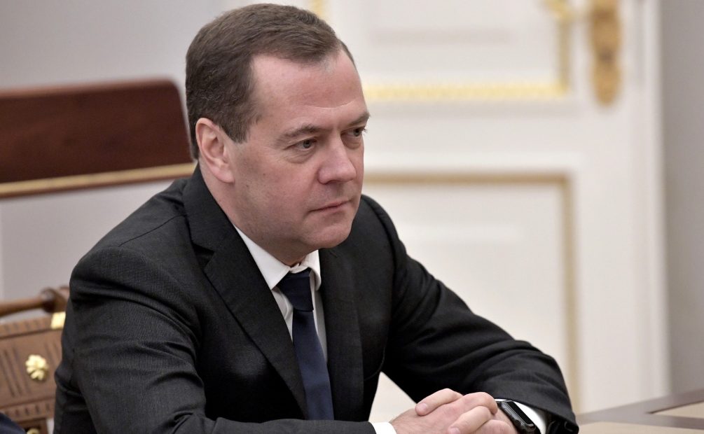 «Какой позор!»: Медведев жестко отреагировал на версию о следе Украины в покушении на Трампа