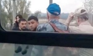 «Деда не трогайте!»: в самарской маршрутке пьяные мигранты избили пенсионера за замечание