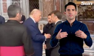 Чтец по губам всех выдал: Трамп выгнал Макрона для разговора с Зеленским один на один