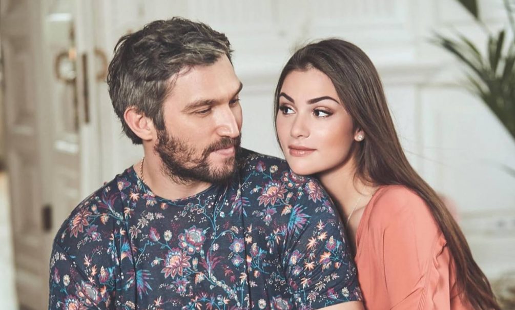 «Пока не может выйти на связь»: Анастасия Шубская рассказала, как Александр Овечкин отпраздновал рекорд НХЛ 