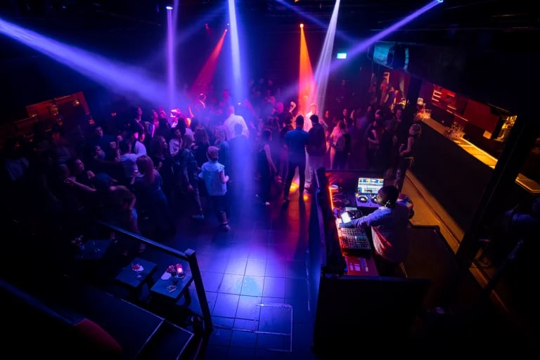 Порно аналардың ұлдарымен жыныстық қатынасқа түсуі Арық транс порно видеолар