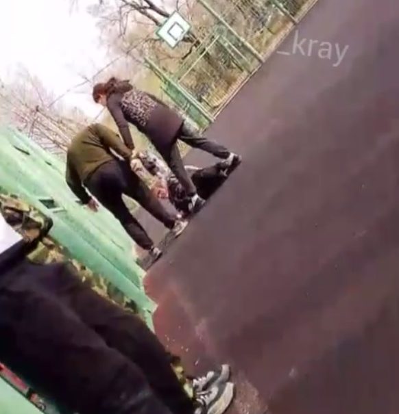 «Били по голове и тащили по земле»: в Приморье пара напала на сына участника СВО «Били по голове и тащили по земле»: в Приморье пара напала на сына участника СВО