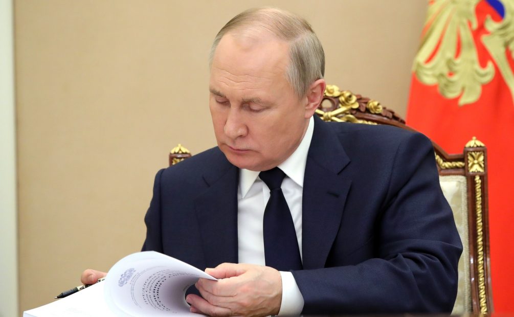 «Он наблюдает постоянно»: эксперт уверен — Путин уже выбирает преемника. Названы их имена