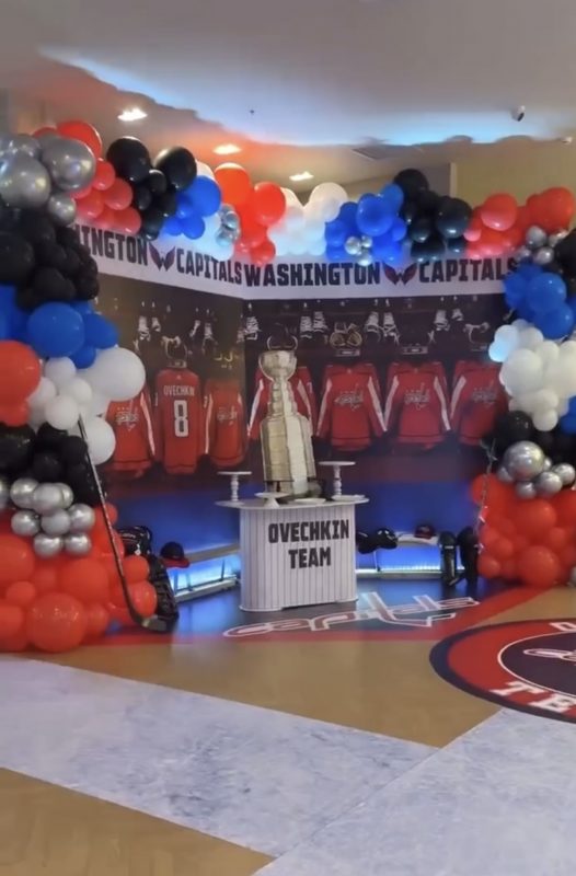 Хоккейная вечеринка и танцы под «Матушку»: Овечкин и Шубская отметили 5-летие младшего сына в Москве 