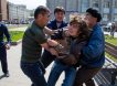 «Били ногами по голове»: толпа пьяных мигрантов в Троицке избила парня из-за длинных волос