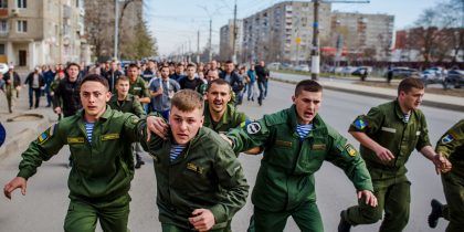 «Бунт против ТЦК»: на Украине сотни человек вышли против произвола охотников на людей