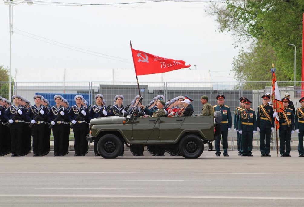 «Банковая сгорит за один день»: Зеленского публично унизили за угрозу параду 9 мая. Китай и КНДР отомстят