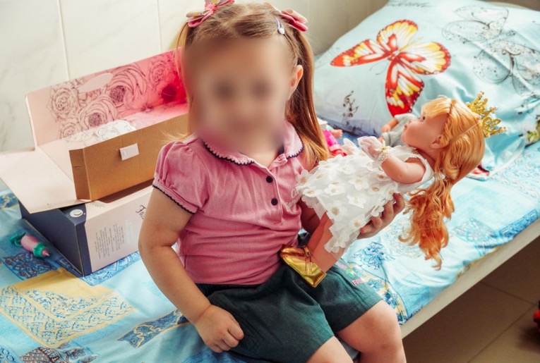 Ела сырую гречку и пила из унитаза: открылись жуткие подробности из жизни 3-летней девочки, которую бросила умирать мать-проститутка из Воронежа Ела сырую гречку и пила из унитаза: открылись жуткие подробности из жизни 3-летней девочки, которую бросила умирать мать-проститутка из Воронежа