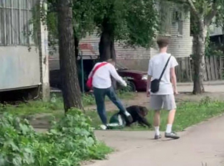 В Воронеже выпускники местной школы избили двоих мужчин во время празднования последнего звонка 