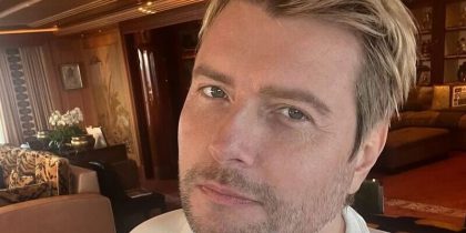 Николай Басков застрял в самолете: певец находится там уже больше 6 часов