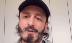 Авербух раскаялся после резких слов об Арзамасовой: «Совершенно мерзкая фраза. Я не имел сексуального подтекста»