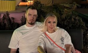 Развод отменяется: Лера Кудрявцева в кружевном мини станцевала с мужем под пение Крутого