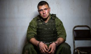 «Есть закурить?»: боевик ВСУ зашел за сигаретами к российским штурмовикам 