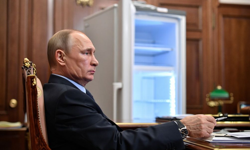 Путин показал содержимое своего холодильника в Кремле Путин показал содержимое своего холодильника в Кремле