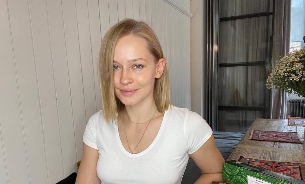 Юлия Пересильд в одном полотенце показала, как отдыхает в русской бане Юлия Пересильд в одном полотенце показала, как отдыхает в русской бане