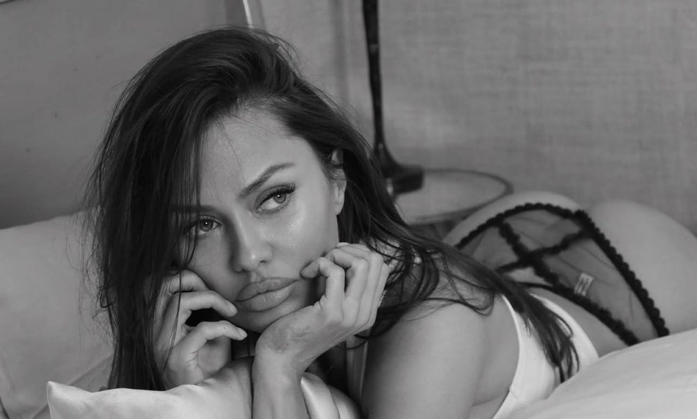 Большая лысина, широкие ноздри и огромные рот: Виктория Боня примерила новый образ в видео с друзьями Большая лысина, широкие ноздри и огромные рот: Виктория Боня примерила новый образ в видео с друзьями