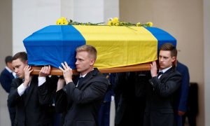 Коррупция на Украине добралась до мертвых: ритуальщики превратили убитых боевиков в «золотую жилу»