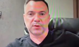 «С вами стыдно рядом стоять»: Арестович* разбушевался и назвал украинцев «фуфлом»  